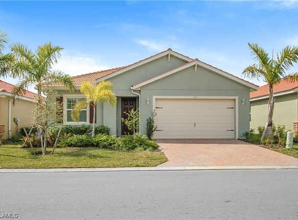 3944 Crosswater Dr - North Fort Myers, FL