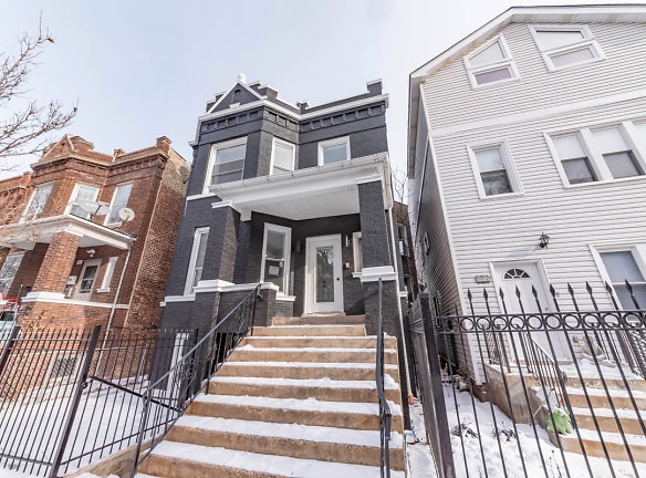 2825 N Rockwell St unit 2 - Chicago, IL