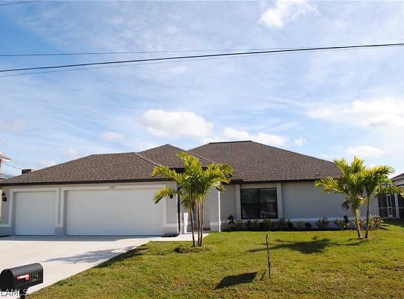 1329 SW 2nd Ave - Cape Coral, FL