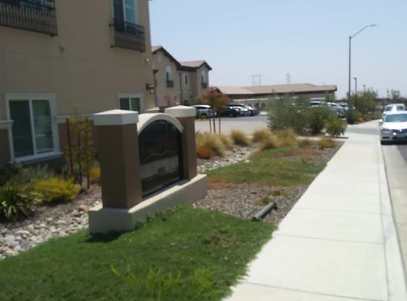 The Pointe At Summit Hills Apartments - Bakersfield, CA