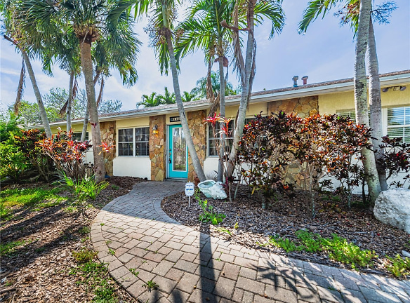 832 Narcissus Ave - Clearwater, FL