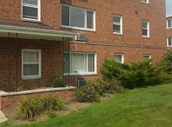Northfield Park Apartments - Bedford, OH