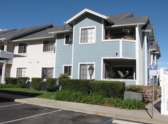 Reed And Brooke Apartments - Fallbrook, CA