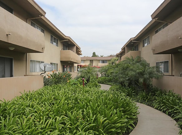 Holiday Garden Apartments - Tustin, CA