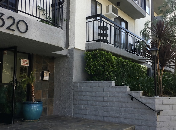 Sierra Crest Apartments - West Hollywood, CA