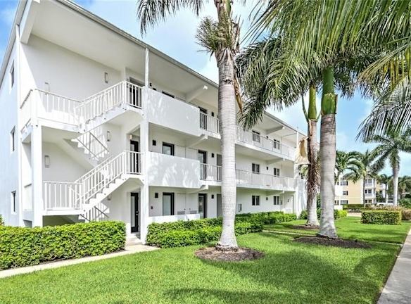 250 7th Ave N #202 - Naples, FL