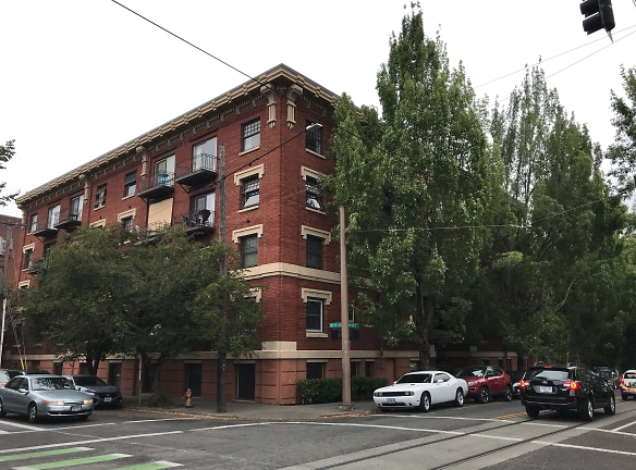 Royal Arms Condominiums Apartments - Portland, OR