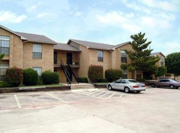 Country Club Condominiums - Garland, TX