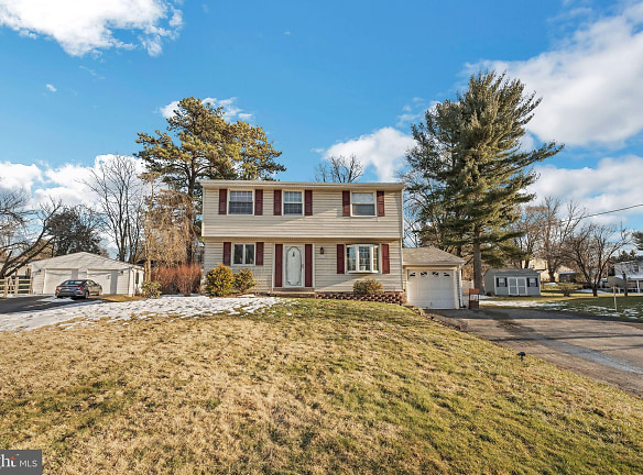 1614 Woodford Way - Blue Bell, PA