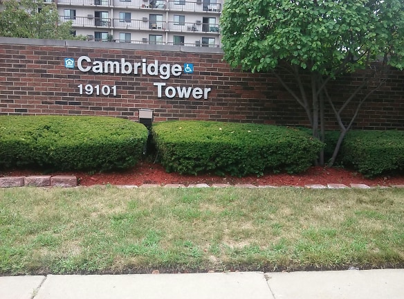 Cambridge Towers Apartments - Detroit, MI