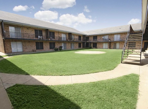 The Bristols Apartments Of Hurst - Hurst, TX