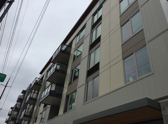 Peloton Apartments - Portland, OR