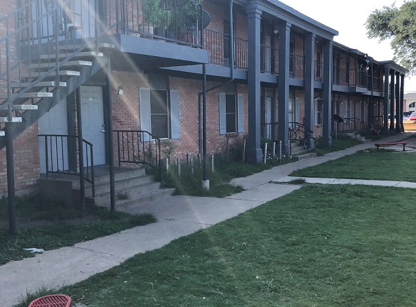 Plantation Royal Apartments - Dallas, TX