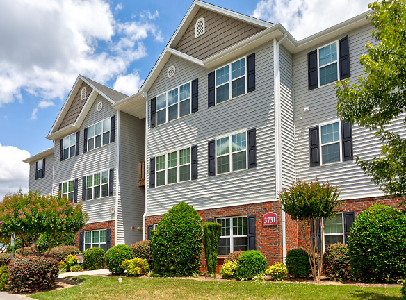 The Pointe At Peters Creek Apartments - Winston Salem, NC