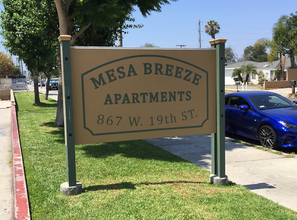 Mesa Breeze Apartments - Costa Mesa, CA
