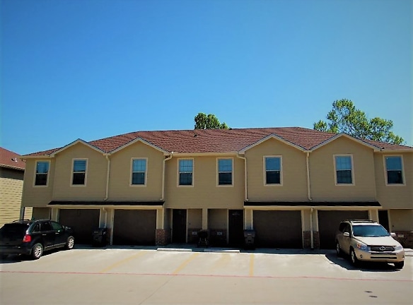 10001 Panther Way unit 406 - Woodway, TX