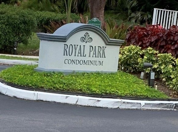 117 Royal Pk Dr - Oakland Park, FL