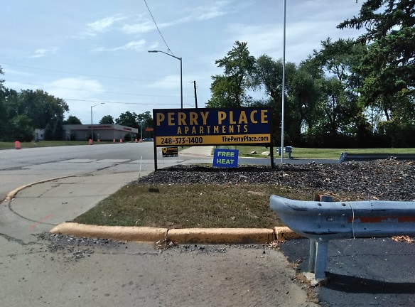 Perry Place Apartments - Pontiac, MI