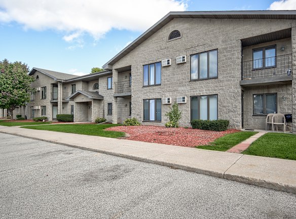 Village Park Apartments - Appleton, WI