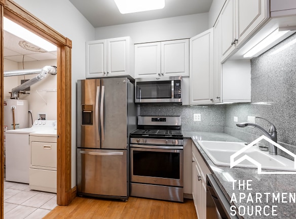 502 N Milwaukee Ave unit 4R - Chicago, IL