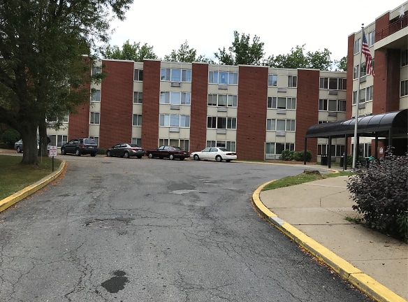 Lawrence Manor Apartments - New Castle, PA