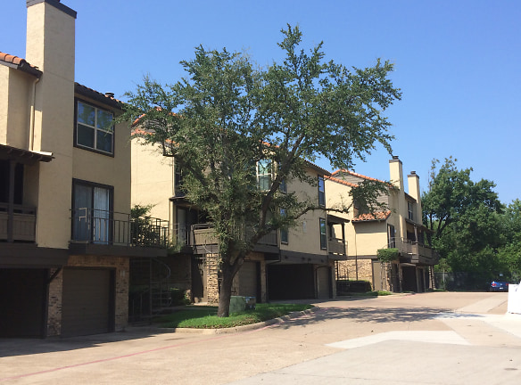 Lakehill Townhomes Apartments - Carrollton, TX
