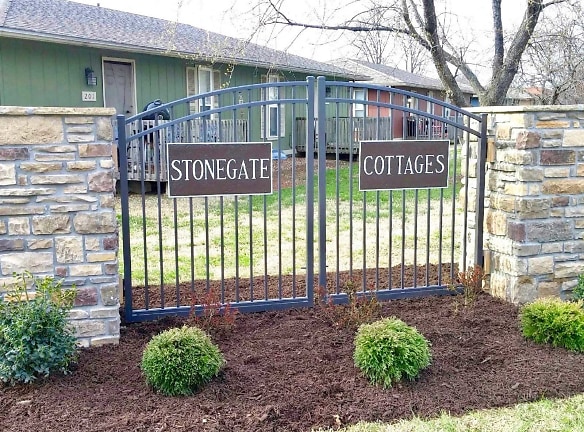 Stonegate Cottages - Columbia, MO