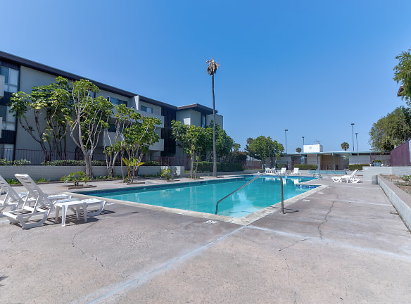 Paradise Garden Apartments - Long Beach, CA