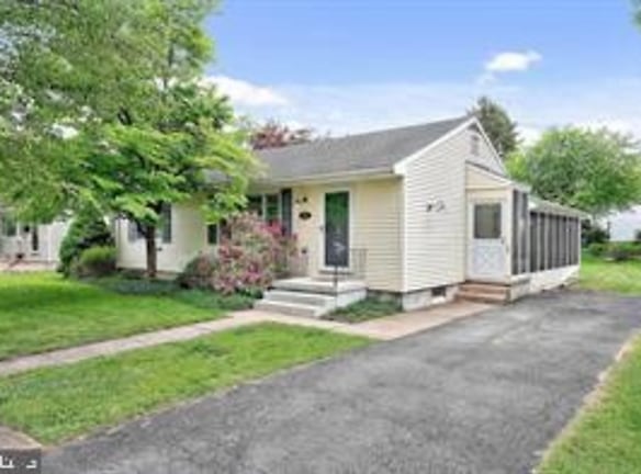 3017 Dickinson Ave - Camp Hill, PA