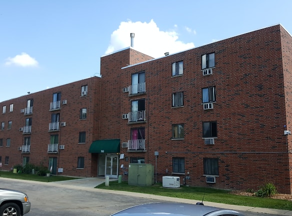 Towne & Country Apartments - West Chicago, IL