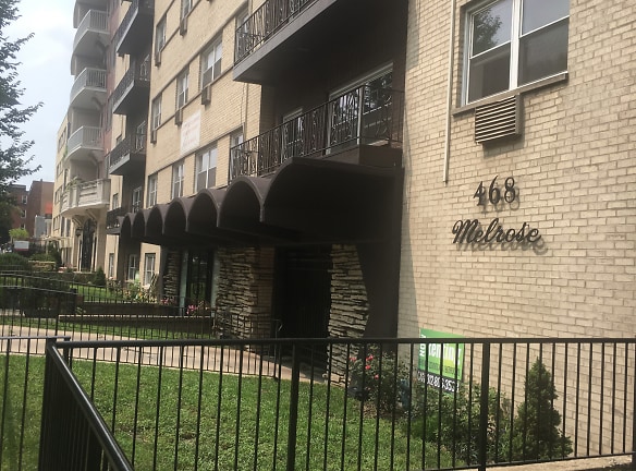 468 W Melrose St Apt 500 Apartments - Chicago, IL