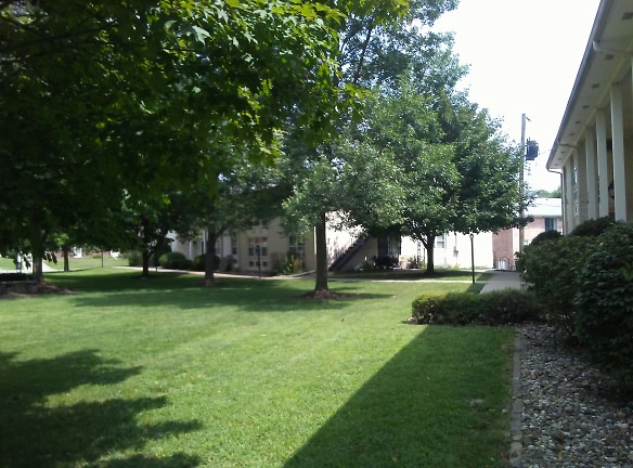 Southern Manor Apartments - Moline, IL