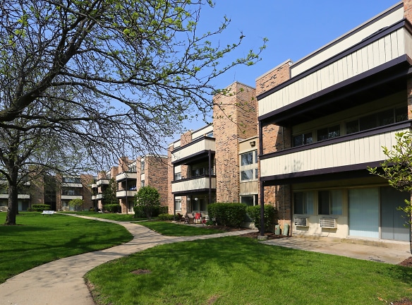 Fieldpointe Of Schaumburg Apartments - Schaumburg, IL
