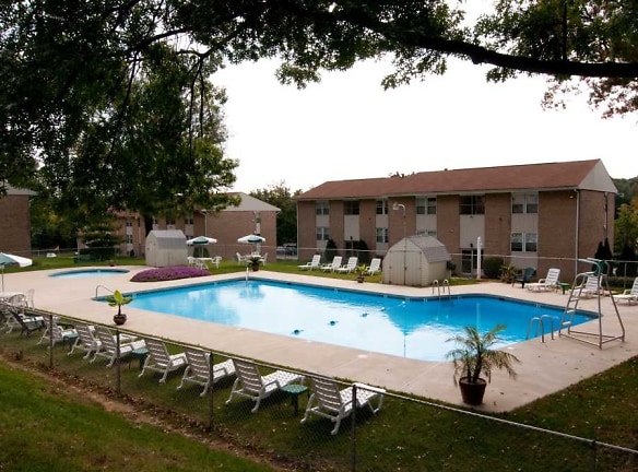 Top Of The Hill Apartments - Feasterville Trevose, PA
