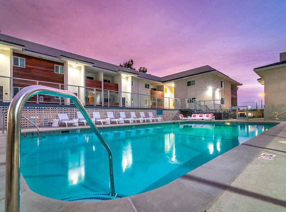 Bixby Hill Manor Apartments - Long Beach, CA