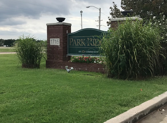 Park Ridge Apartments - Mc Pherson, KS