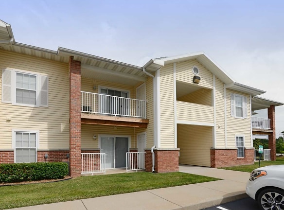 The Carlyle Apartment Homes - Springfield, MO