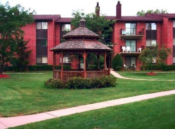 Royal Grove Apartments - Bensenville, IL