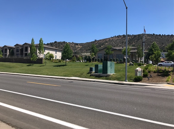 Emerald Pointe Apartments - Yreka, CA