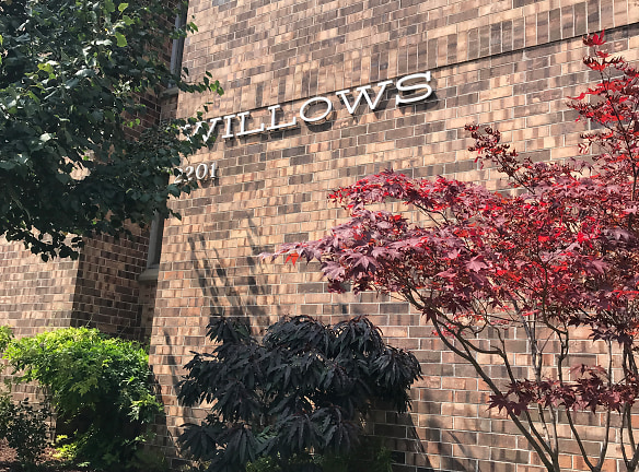 Willows Apartments, The - Milwaukee, WI