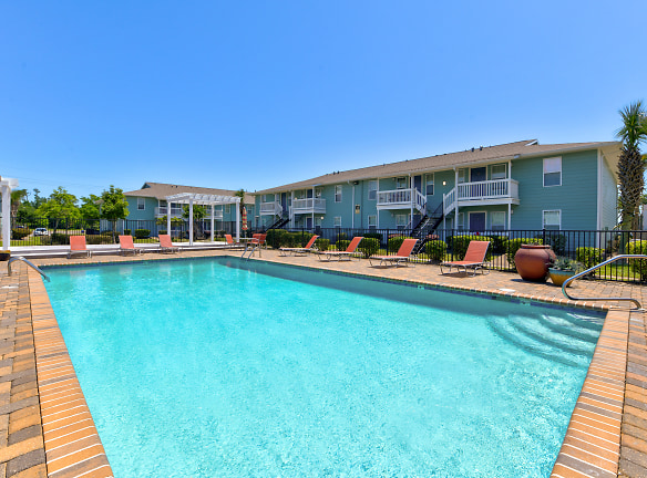 Palm Isle Apartments - Biloxi, MS