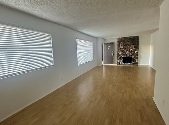 11525 Rochester Ave #206 - Los Angeles, CA
