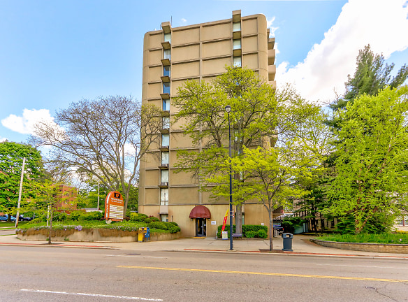 Highland Square Apartments - Akron, OH