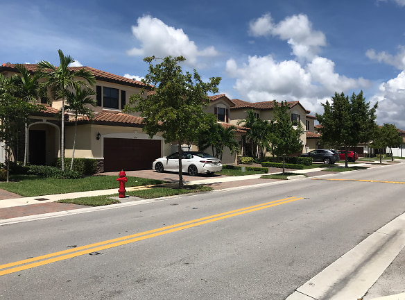 Aragon Residential Community - Clubhouse Apartments - Hialeah, FL