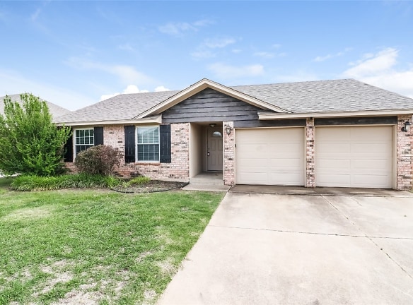 908 SW 16th St - Moore, OK
