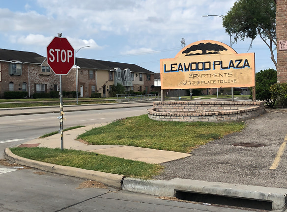 Leawood Plaza Apartments - Houston, TX