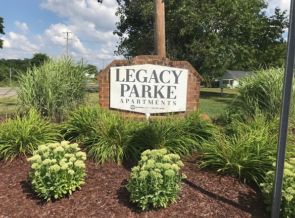 Legacy Parke Apartments - Charlotte, MI