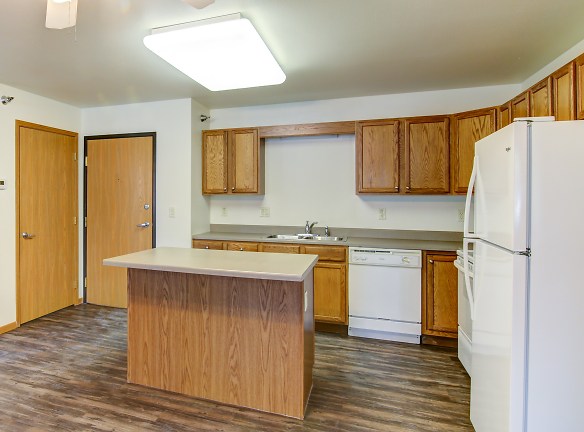 Lakewood Place Apartments - Aberdeen, SD