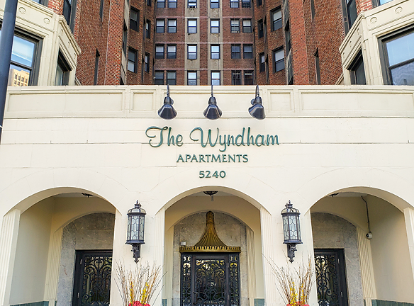 The Wyndham Apartments - Chicago, IL