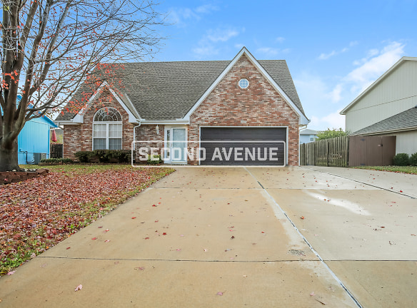 1719 N Ashley Dr - Independence, MO